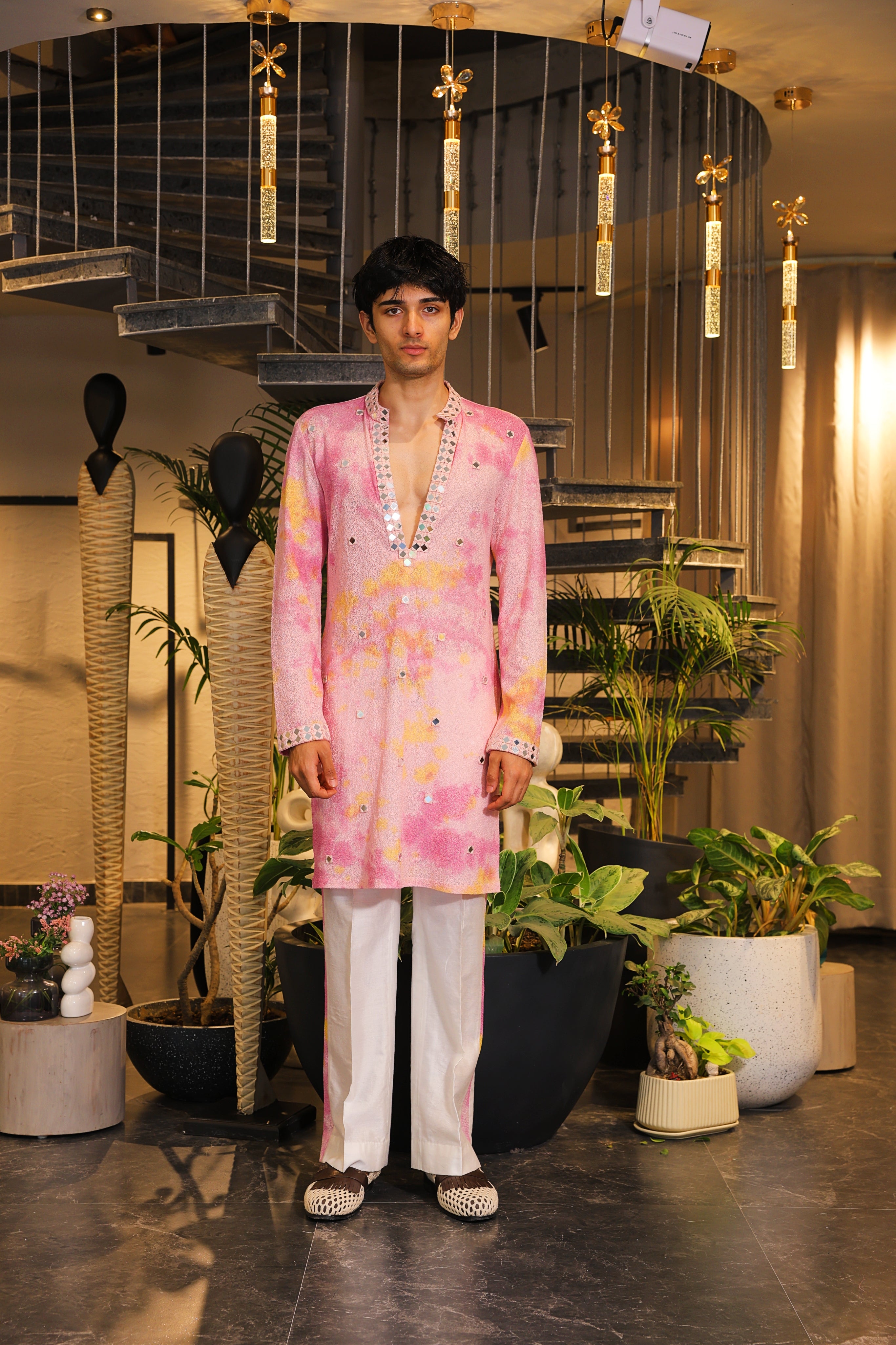 Pink tie-dye mirror work kurta with pants