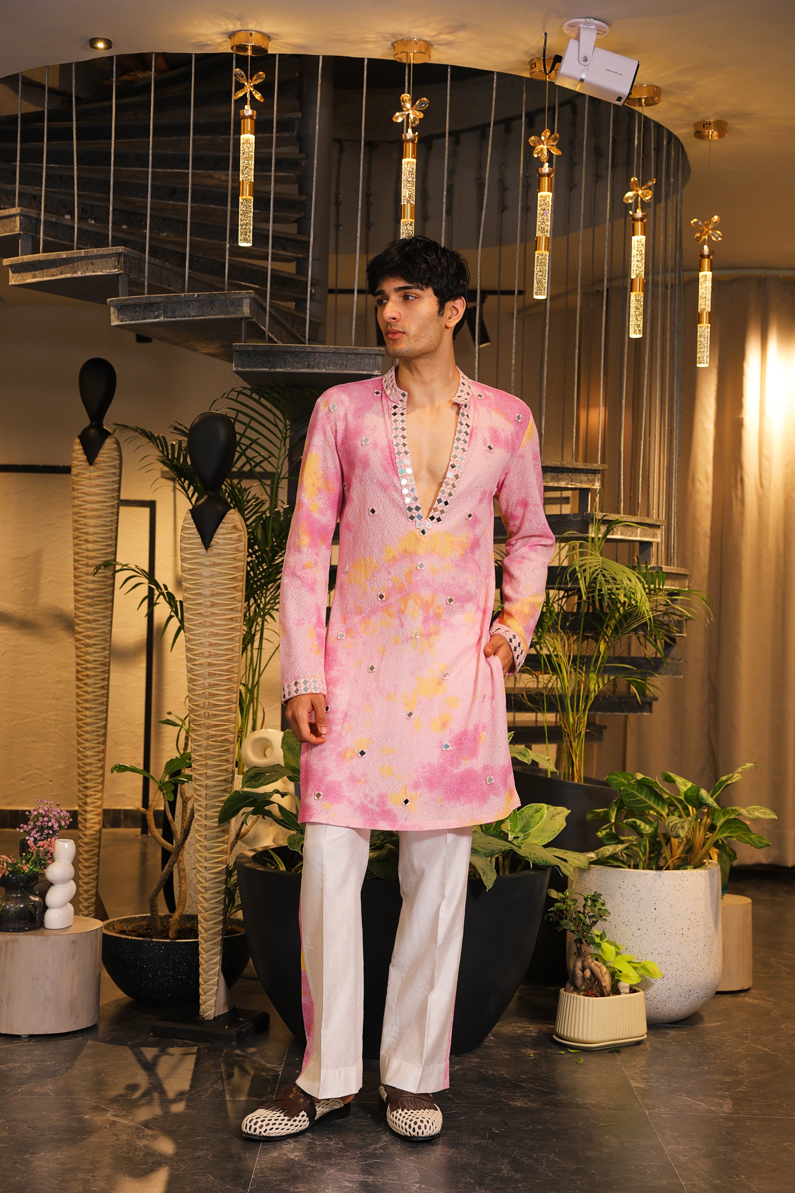 Pink tie-dye mirror work kurta with pants