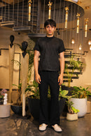 Black and white textured logo engraved hem T-shirt