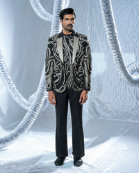 Noir gold Neo Wave ind-western