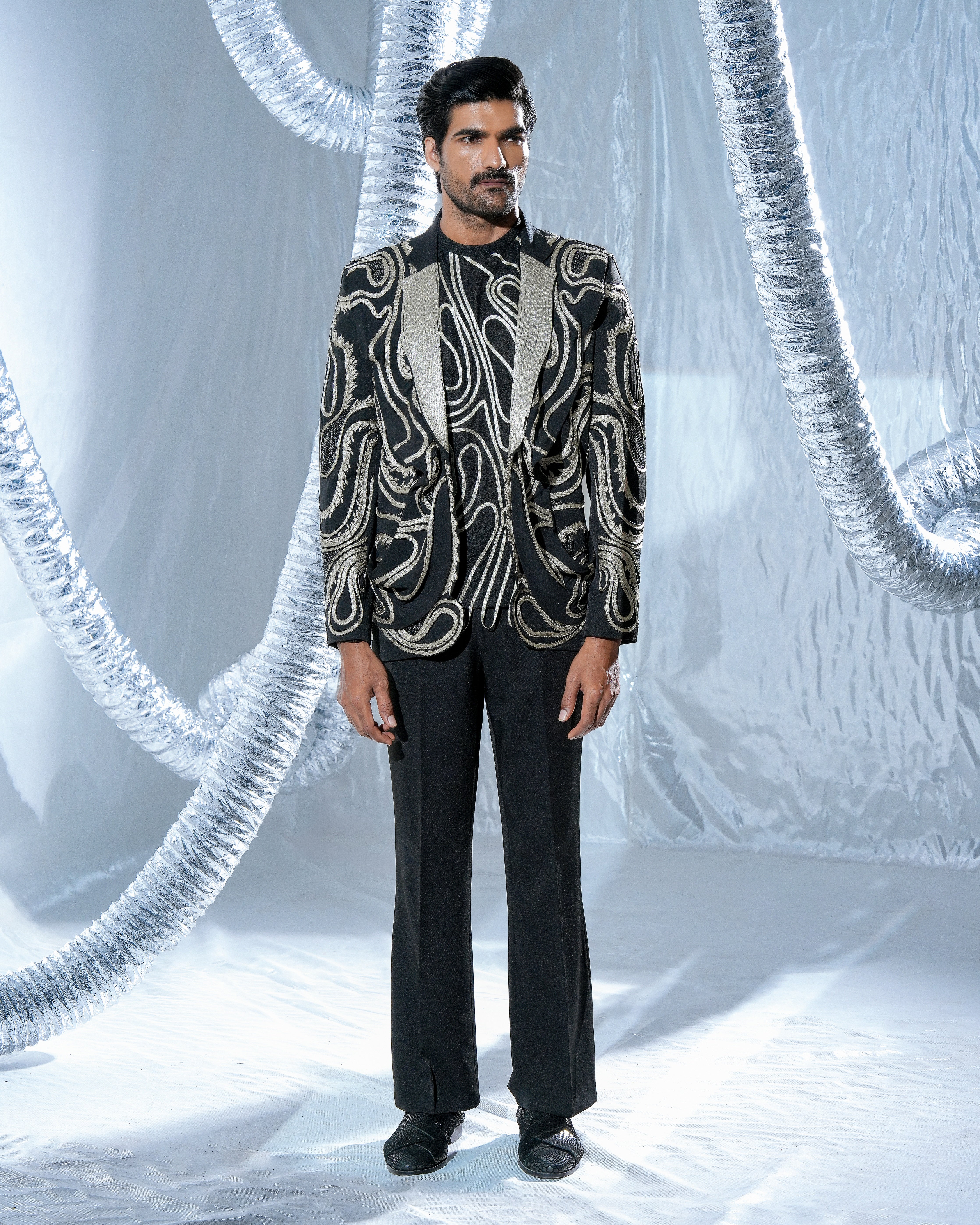 Noir gold Neo Wave ind-western