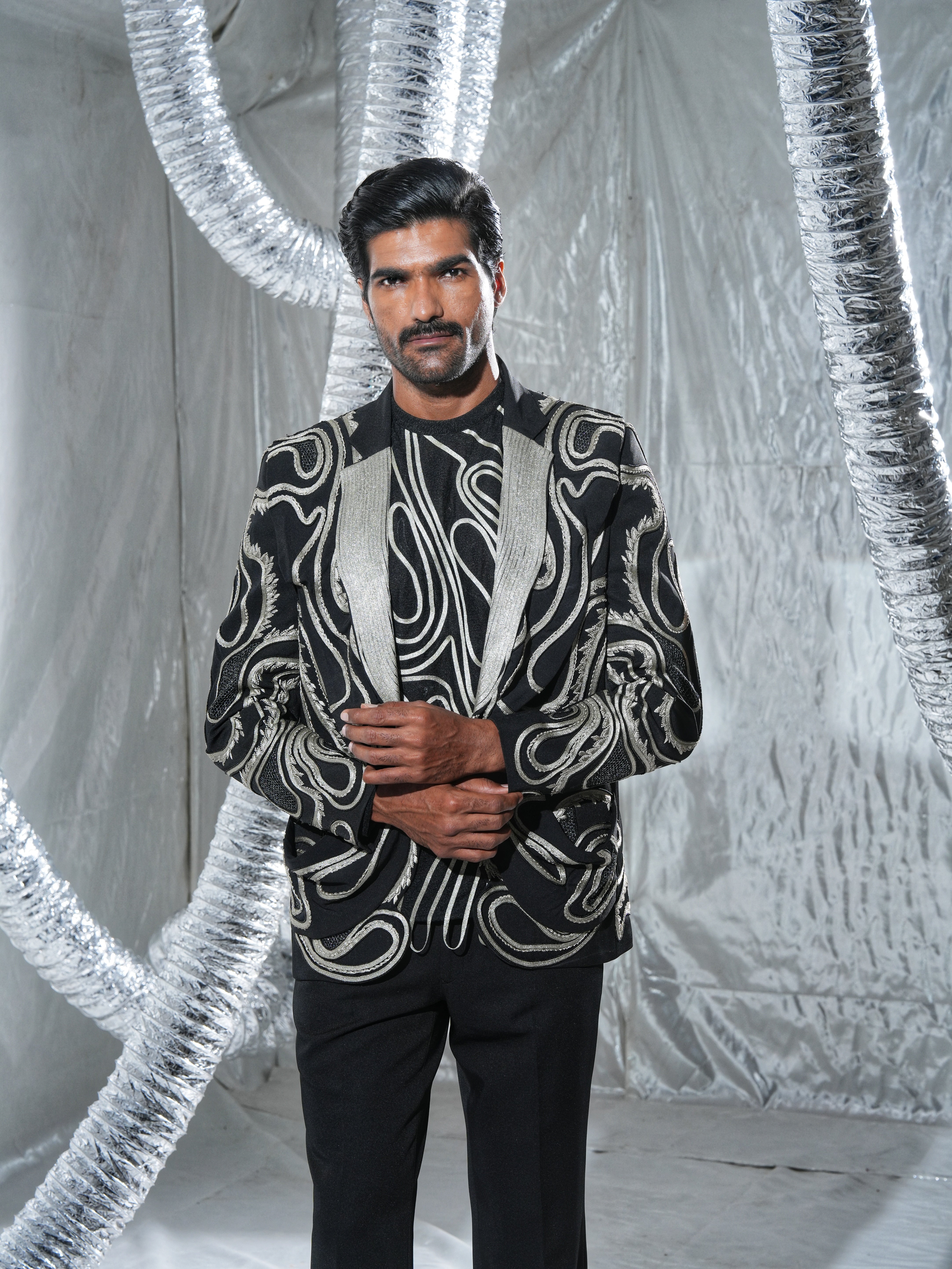 Noir gold Neo Wave ind-western