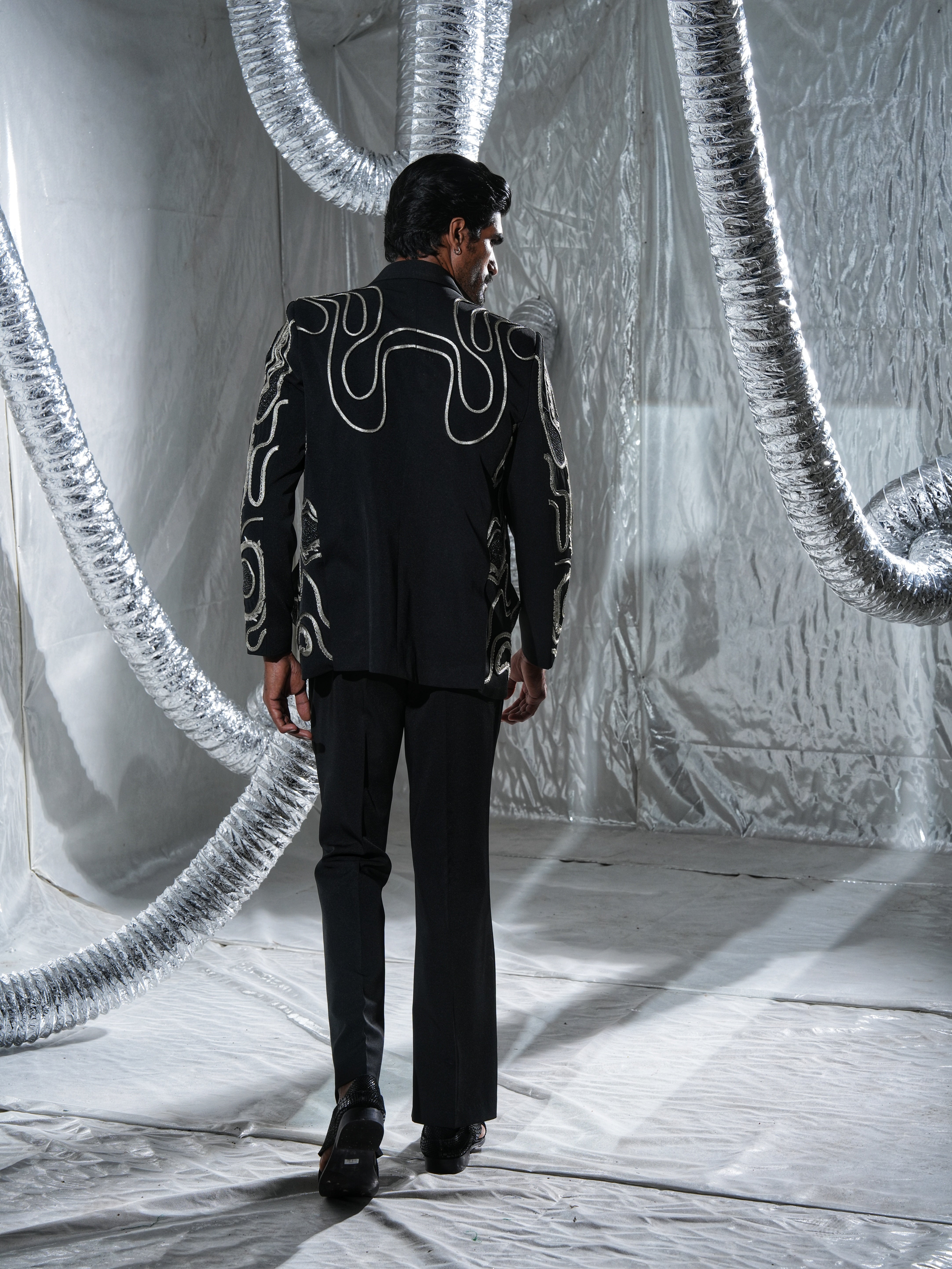 Noir gold Neo Wave ind-western