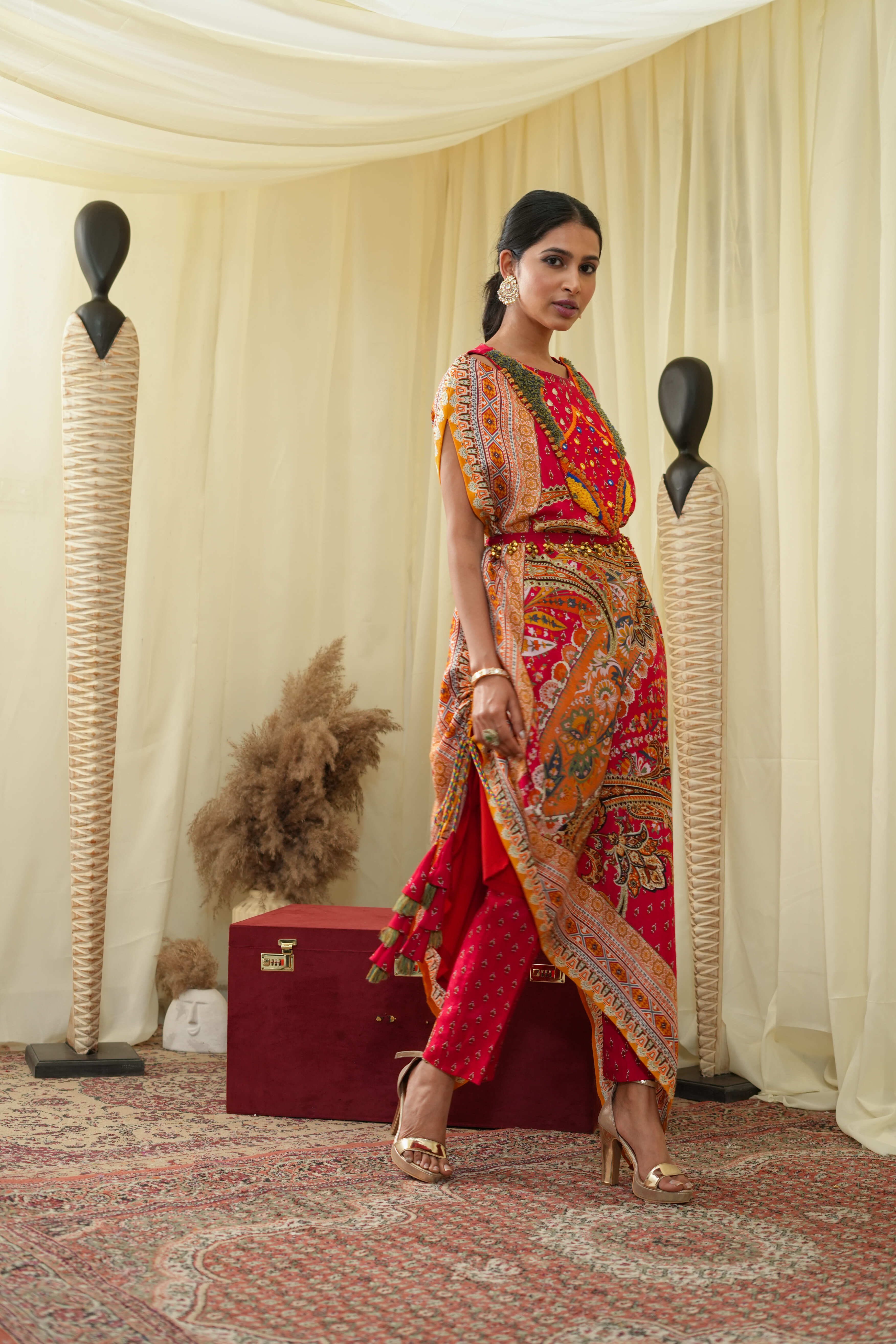 Isdus rouge asymmetrical kaaftan