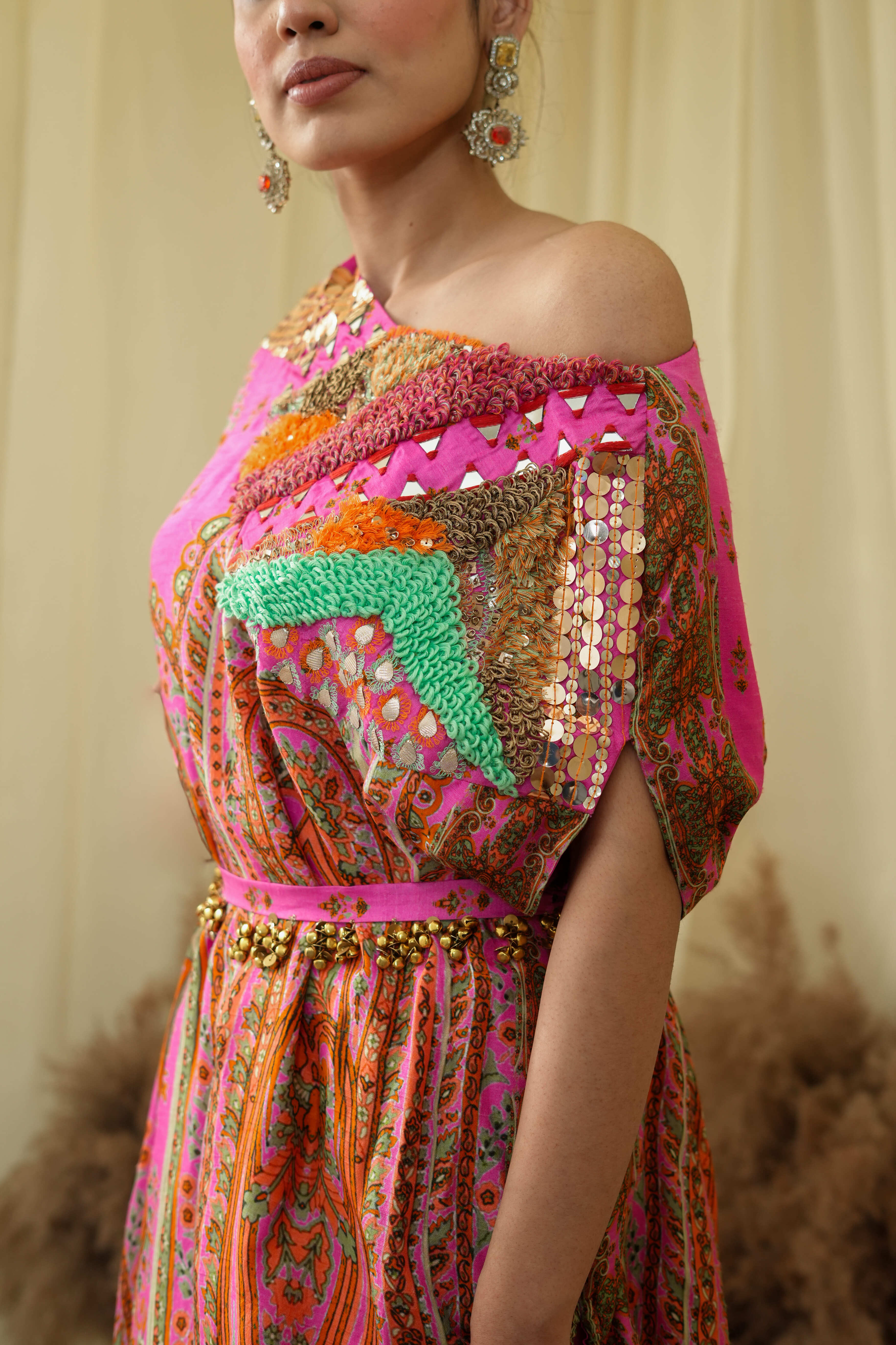 Isdus pink asymmetrical kaaftan