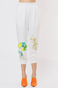 Jogger pants with 3d flowers