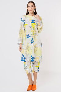 Cut scallop knee length pants